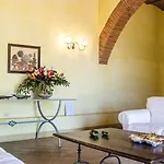 مزرعة للإقامة Poggio Antico Binami
