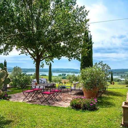 Poggio Antico ファームステイ *